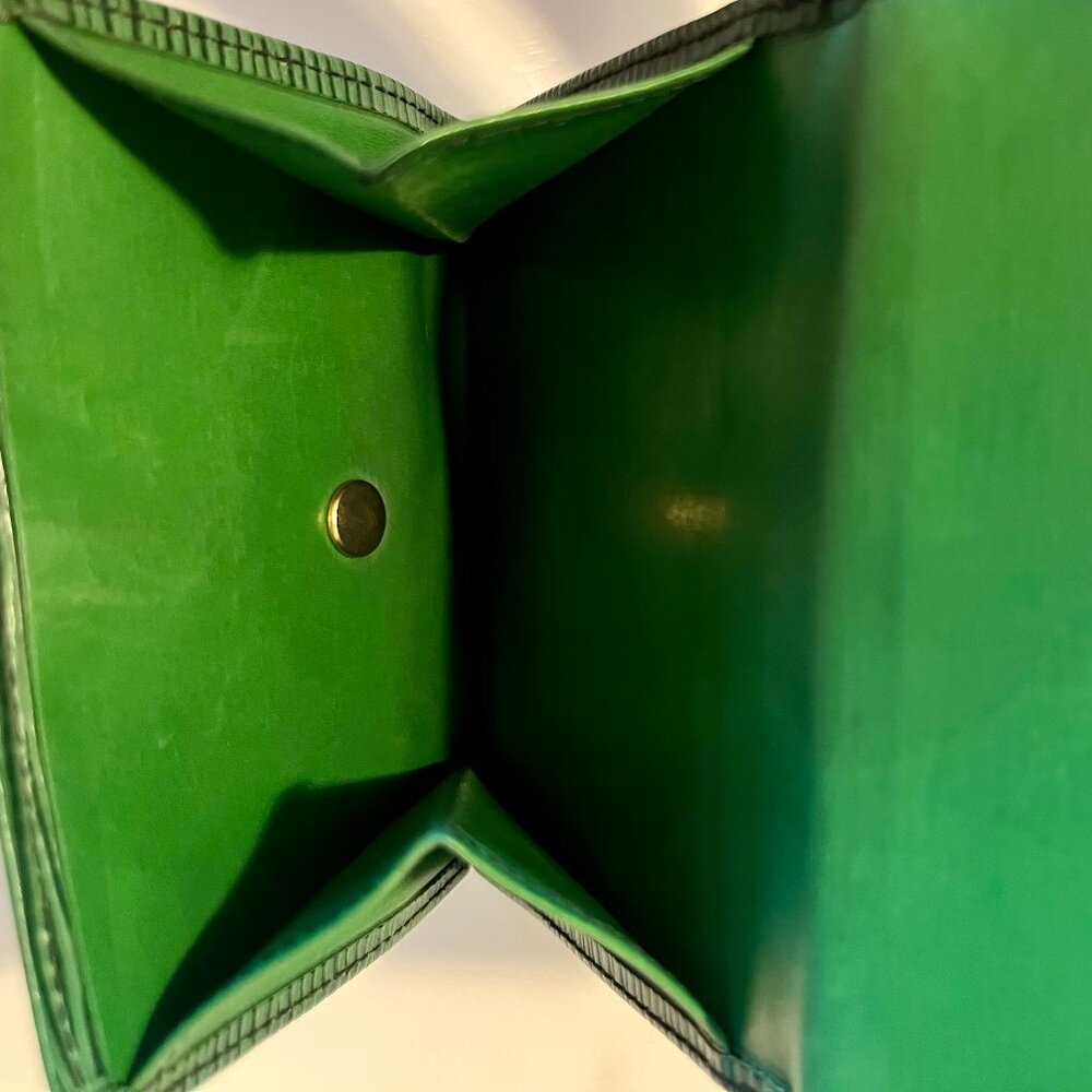 Louis Vuitton Limited Edition Malletier Borneo Green Epi Elise Wallet + COA - Picture 5 of 16